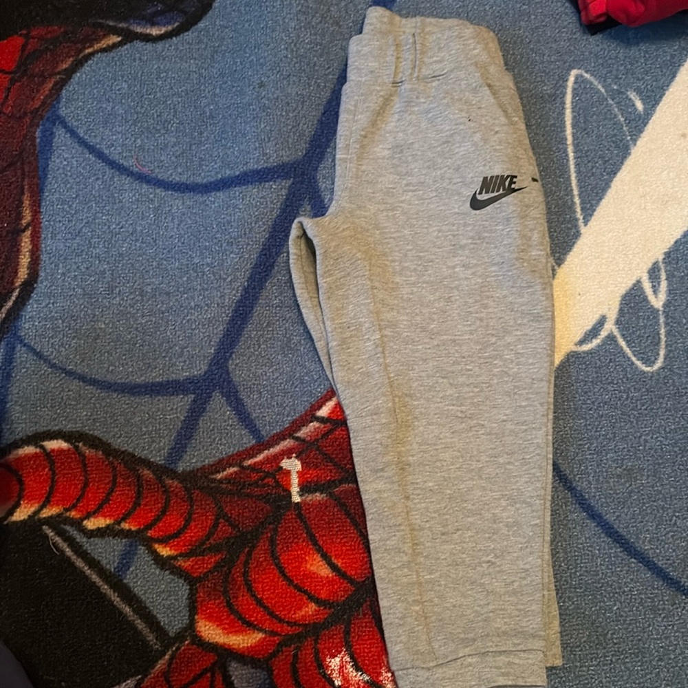 Kids Nike tech